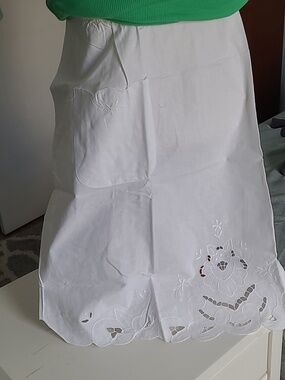 Apron - White Embroidered Cotton Apron